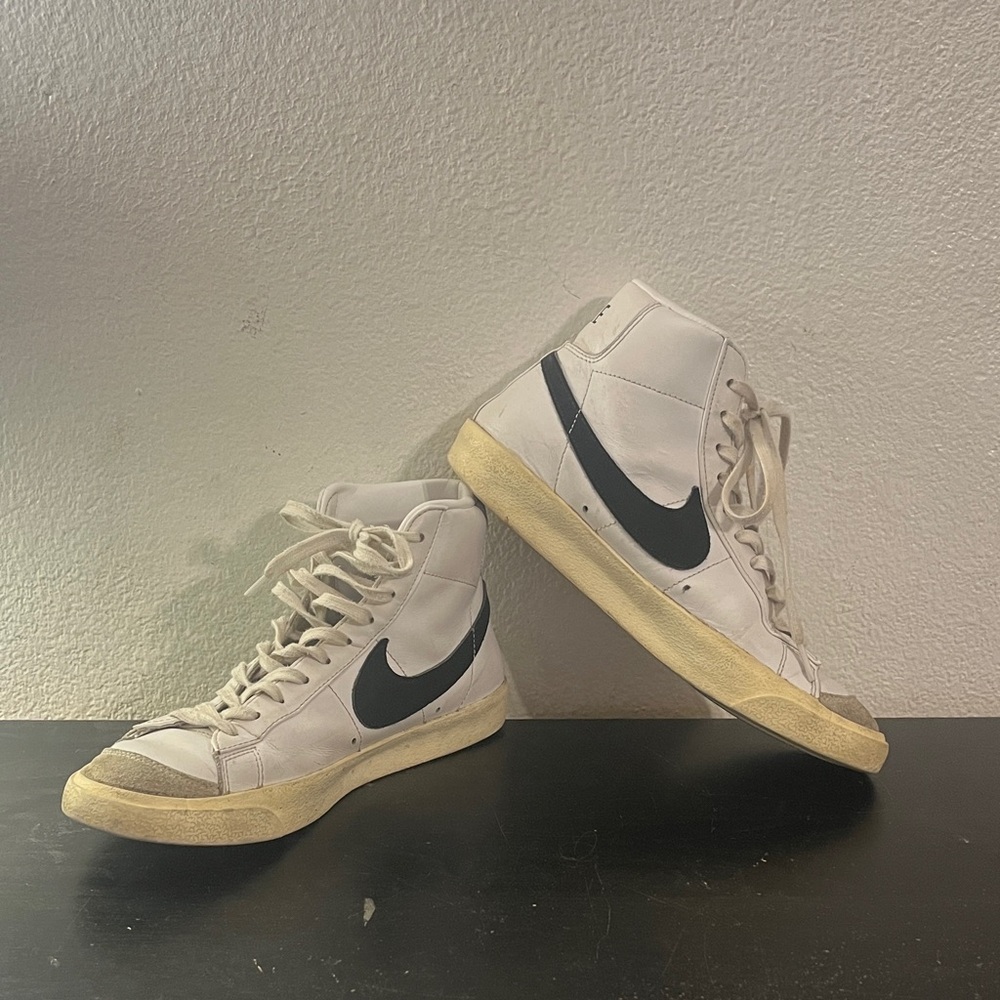 Nike Women's Blazer Mid '77 - size 8